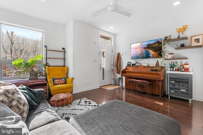 Building Photo - 2013 E York St