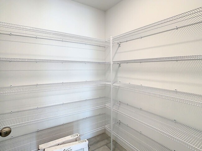 Building Photo - Beautiful 4 bedroom 2.5 bathroom Single Family House! Like new!