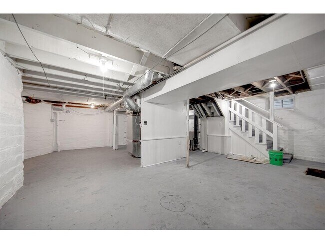 Building Photo - 804 Hawthorne Ave E