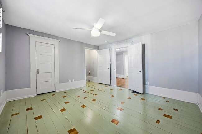 Building Photo - 209 W Shadburn Ave