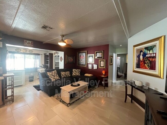 Building Photo - 421 S Paseo Laredo