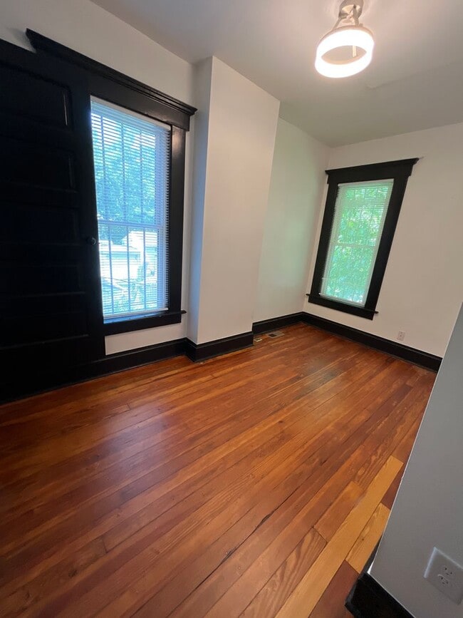 Building Photo - Spacious 3 bedroom duplex near Franklin Park