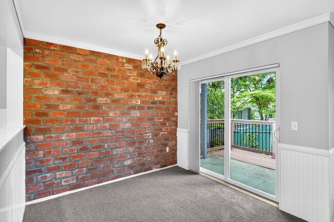Building Photo - Great Location! 2 bedroom, 2.5 Bathroom Townhouse in Orchard Hills!!