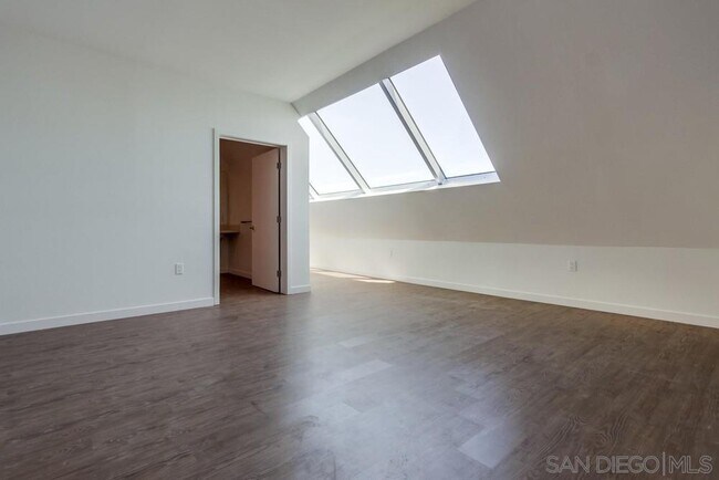 Building Photo - 1836 Columbia St