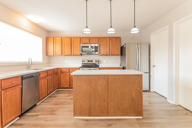 Building Photo - 145 Redbud Dr