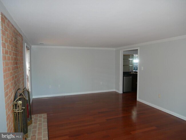 Building Photo - 3045 Federal Hill Dr