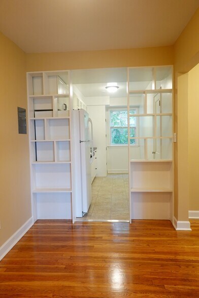 Building Photo - 8713 Plymouth St