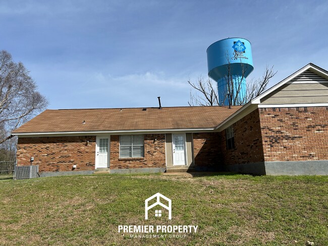 Building Photo - Spacious 3BR/2BA Home in Walls, MS | Brick Fireplace & Large Fenced Backyard