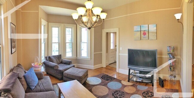 Building Photo - Gorgeous Townhouse in Quincy Avail 9/1