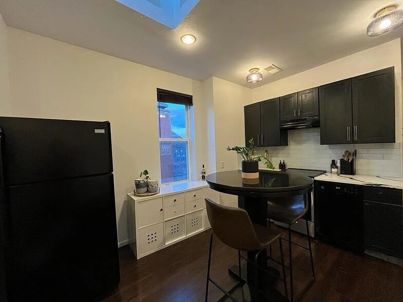 Building Photo - 2517 Saint Paul St