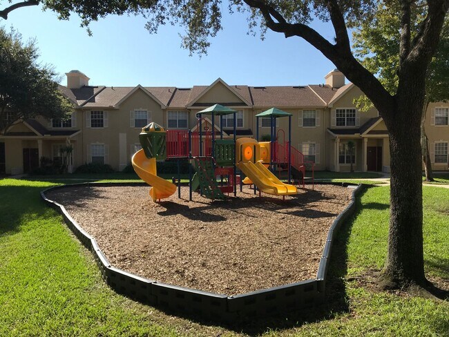 Building Photo - Beautiful 2 Bedroom Condo in Gated Crescent Place – Available Now!