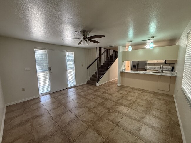 Building Photo - 1022 SW 4th Ave