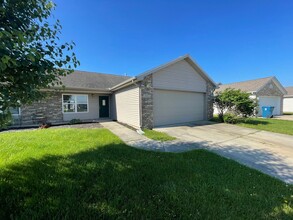 Building Photo - Large 2 Bedroom Condo