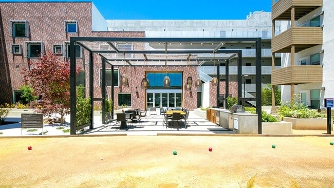 Building Photo - 868 S 5th St