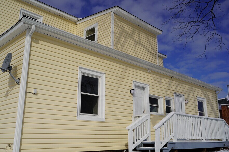 Back view - 1028 Halifax St
