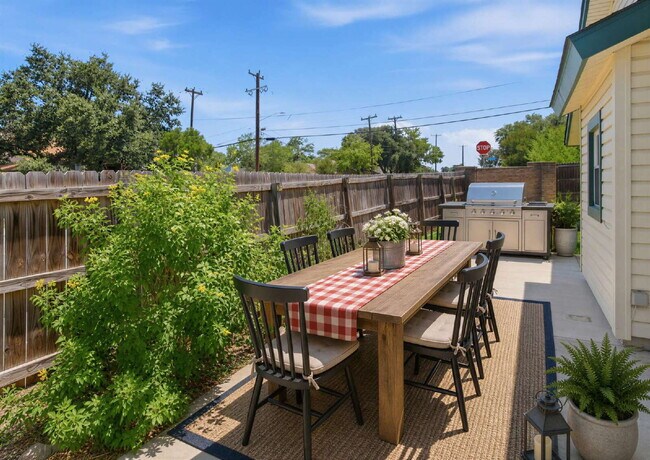 Building Photo - Corner-Lot Garden Home with a Private Patio.