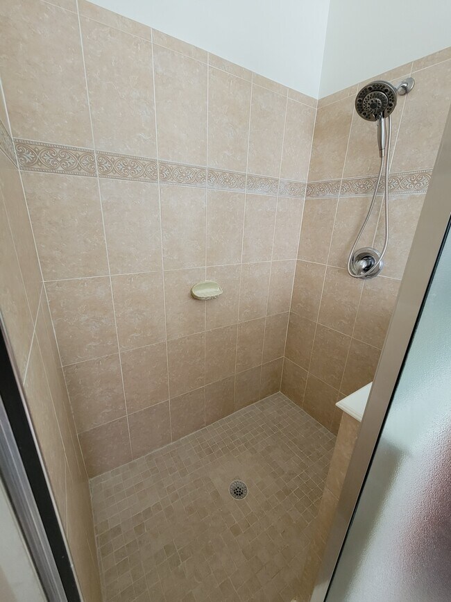 Building Photo - 2819 Roseglen Way
