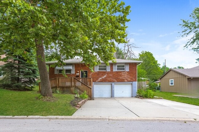 Building Photo - 909 Ridge Dr