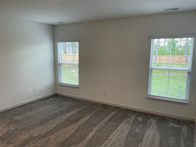 Building Photo - 961 Pine Needles Rd