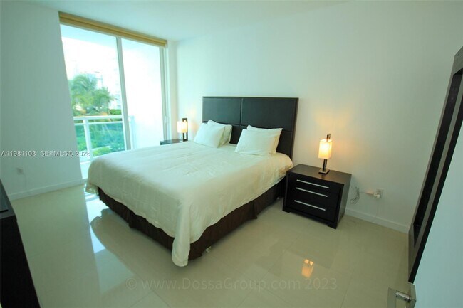 Building Photo - 950 Brickell Bay Dr