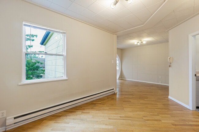 Building Photo - 409 N Yakima Ave