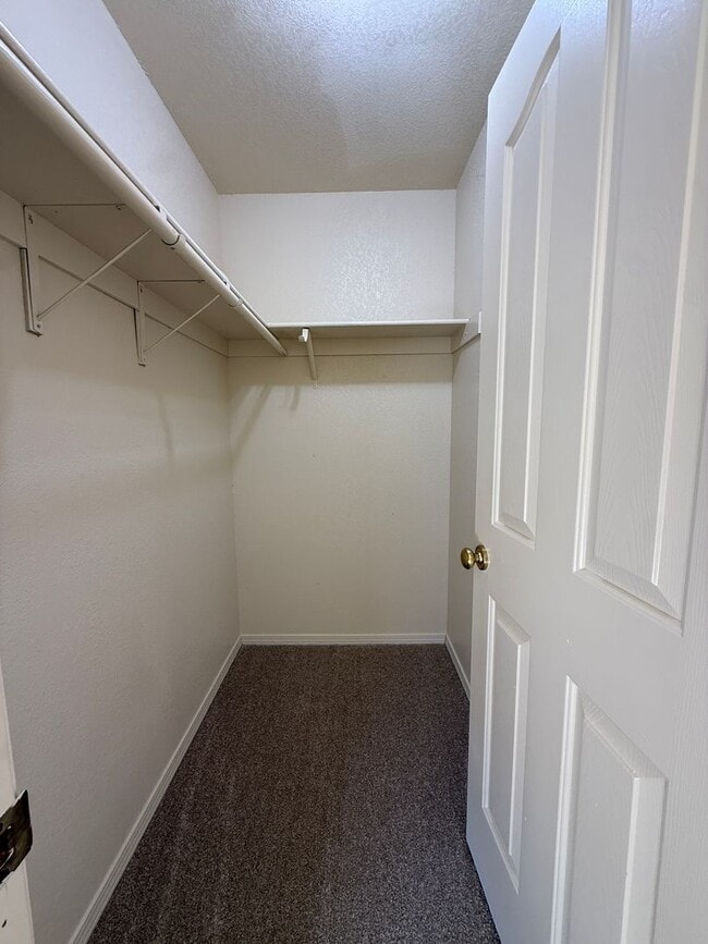 Building Photo - Single Story Home Located in The Gated Community of Hidden Pines