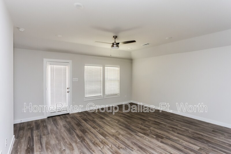 Building Photo - 353 Fire Rock Dr