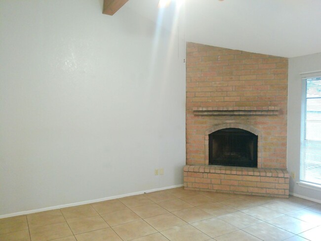 Building Photo - 6628 Hardwick Unit B - 2/Bed 1/Bath - $117...