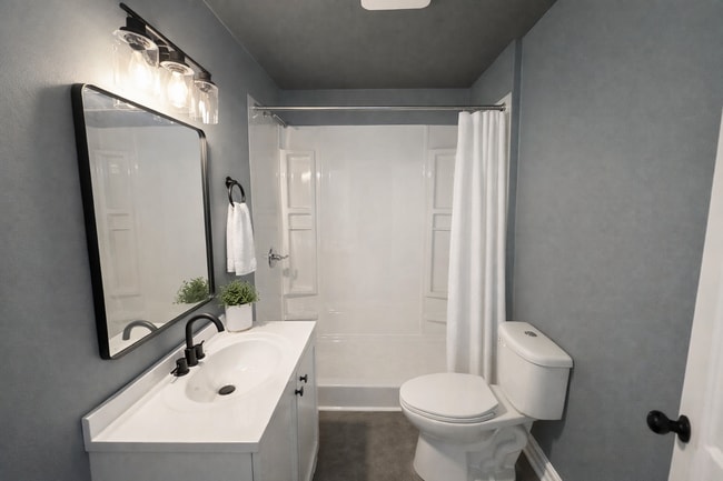 Building Photo - 230 W 29th St