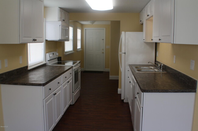 Building Photo - 65 Peck Ave