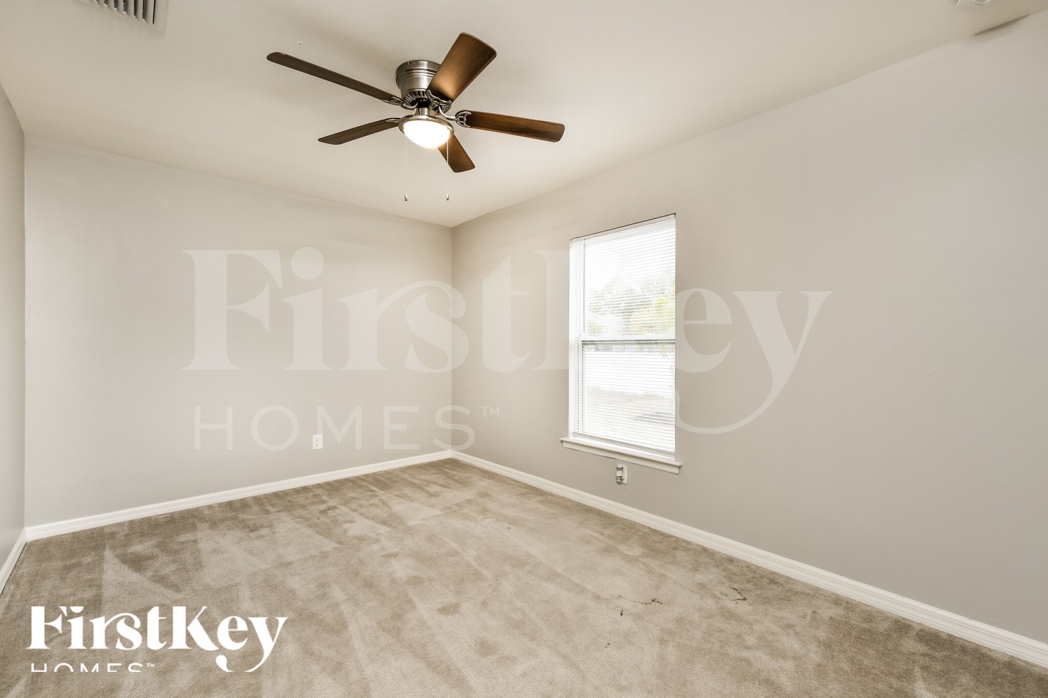 Building Photo - 2912 NW 18th Pl