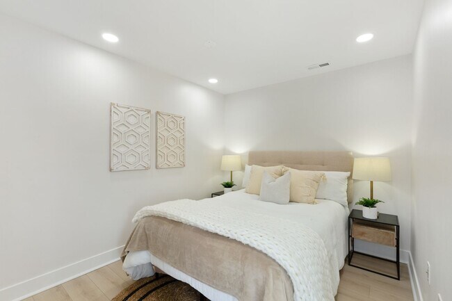 Building Photo - STUNNING 4 Level Fells Point Rowhome! WITH...