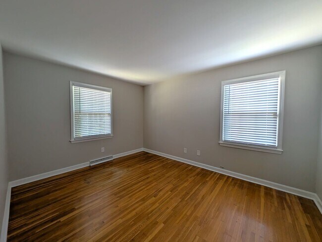 Building Photo - Charming split level home located in the Spring Valley Community in the South Park area of Charlo...