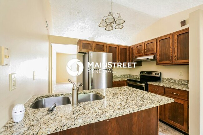 Building Photo - 3 Bedroom Pet-Friendly Home in Indianapolis, IN with Main Street Renewal