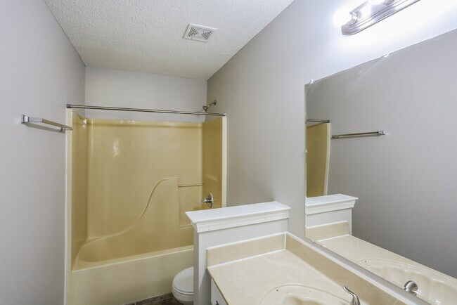 Building Photo - 5912 Chadwell Rd