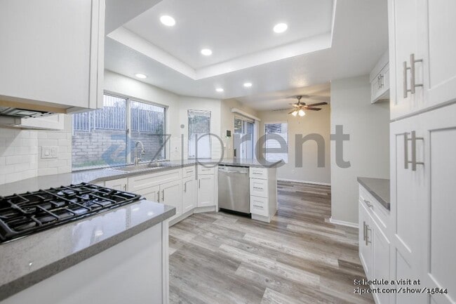 Building Photo - 7855 Green Crest Ct