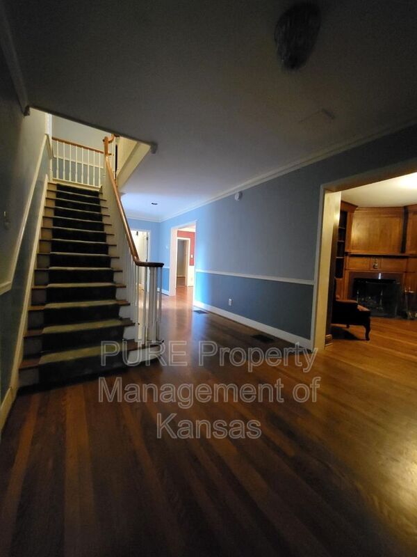 Building Photo - 1501 SW Pembroke Ln