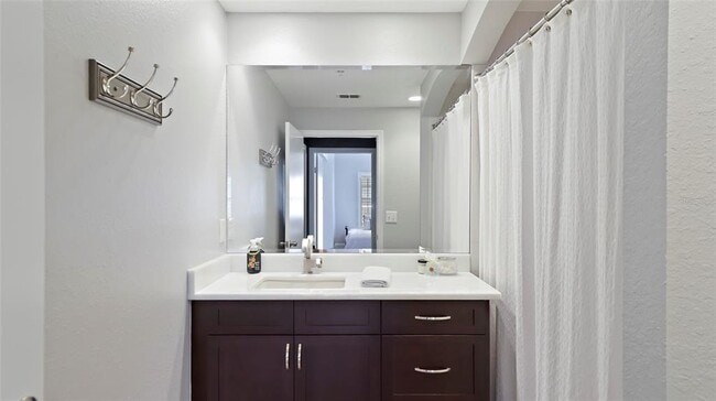 Building Photo - 200 4th Ave S