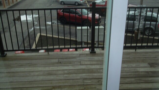 Building Photo - 850 N State St