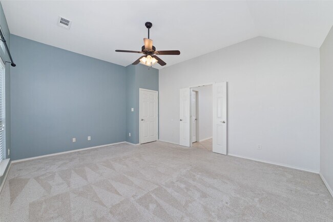 Building Photo - 26006 Palmdale Estate Dr