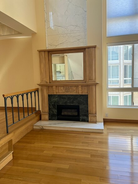 Building Photo - 5333 Zelzah Ave