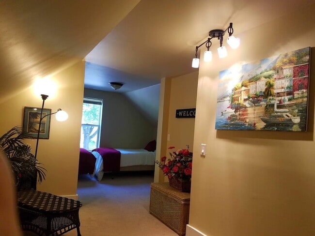 Building Photo - Downtown CDA Home!