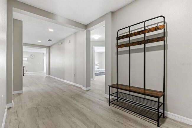 Building Photo - 326 Elderberry Dr