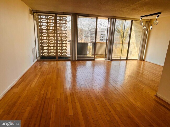 Building Photo - 1828 Metzerott Rd