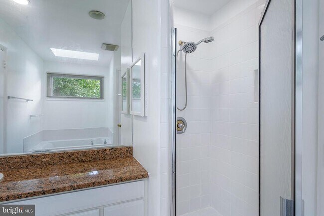 Building Photo - 6503 Friars Ct