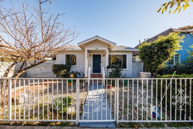 Building Photo - 3 Bedroom Home with Outdoor Space in Frogtown!