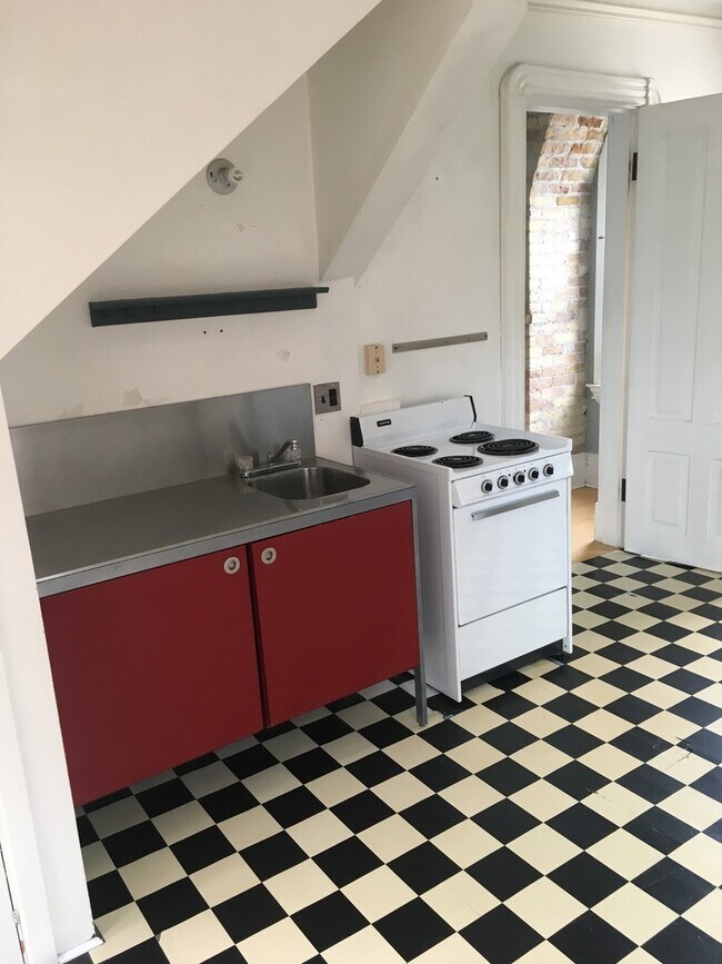 Building Photo - Studio Apartment Loft in historic Whittier neighborhood!