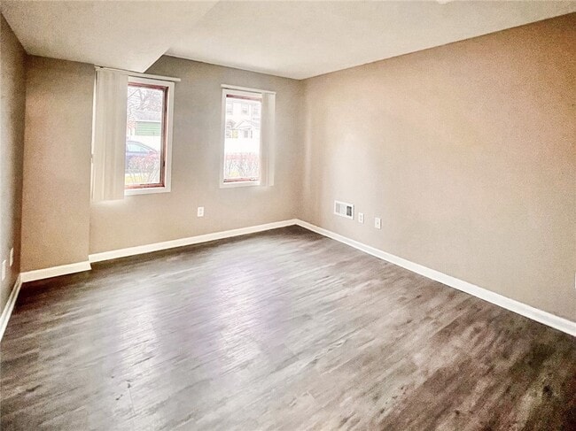 Building Photo - 296 S Fitzhugh St