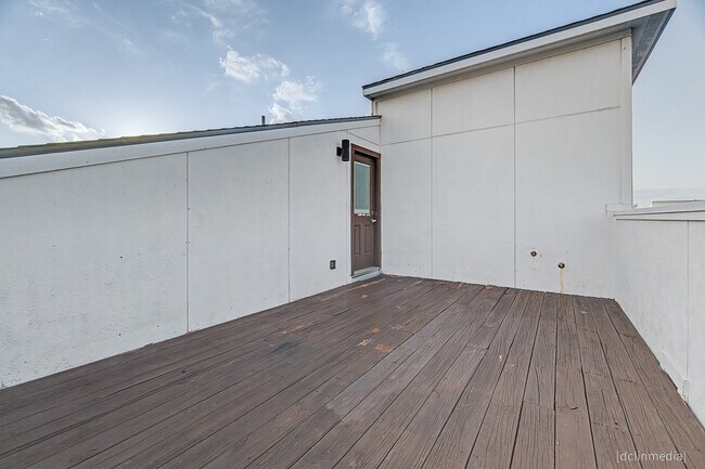 Building Photo - 1705 Alamo St