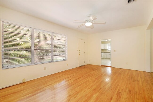 Building Photo - 5610 San Vicente St